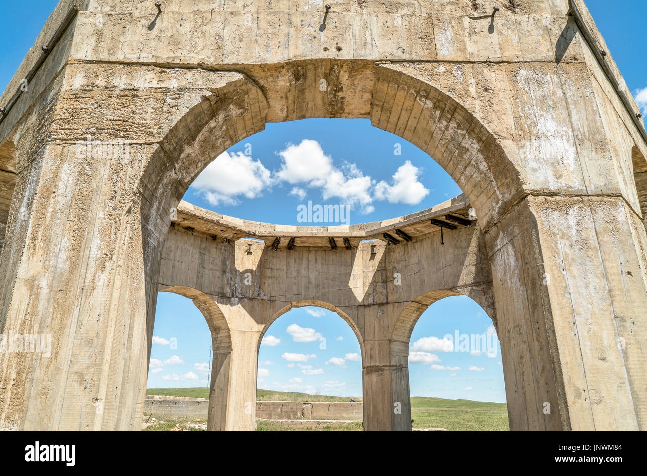 konkreten Ruinen von einem der fünf Reduktion Pflanzen und Pumpstationen, die Herstellung von Pottasche im ersten Weltkrieg in der Nähe von Antiochia, Nebraska Stockfoto