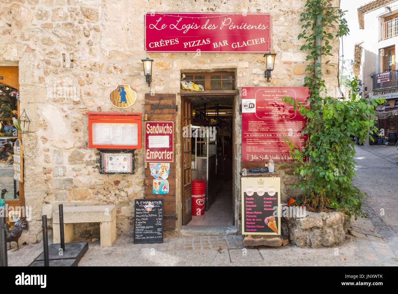 Saint-Guilhem-le-Desert, Herault Abteilung okzitanischen, Frankreich - 8. Oktober 2015: Restaurant und Crêperie in Saint-Guilhem-le-Desert im Languedoc in Frankreich. Stockfoto