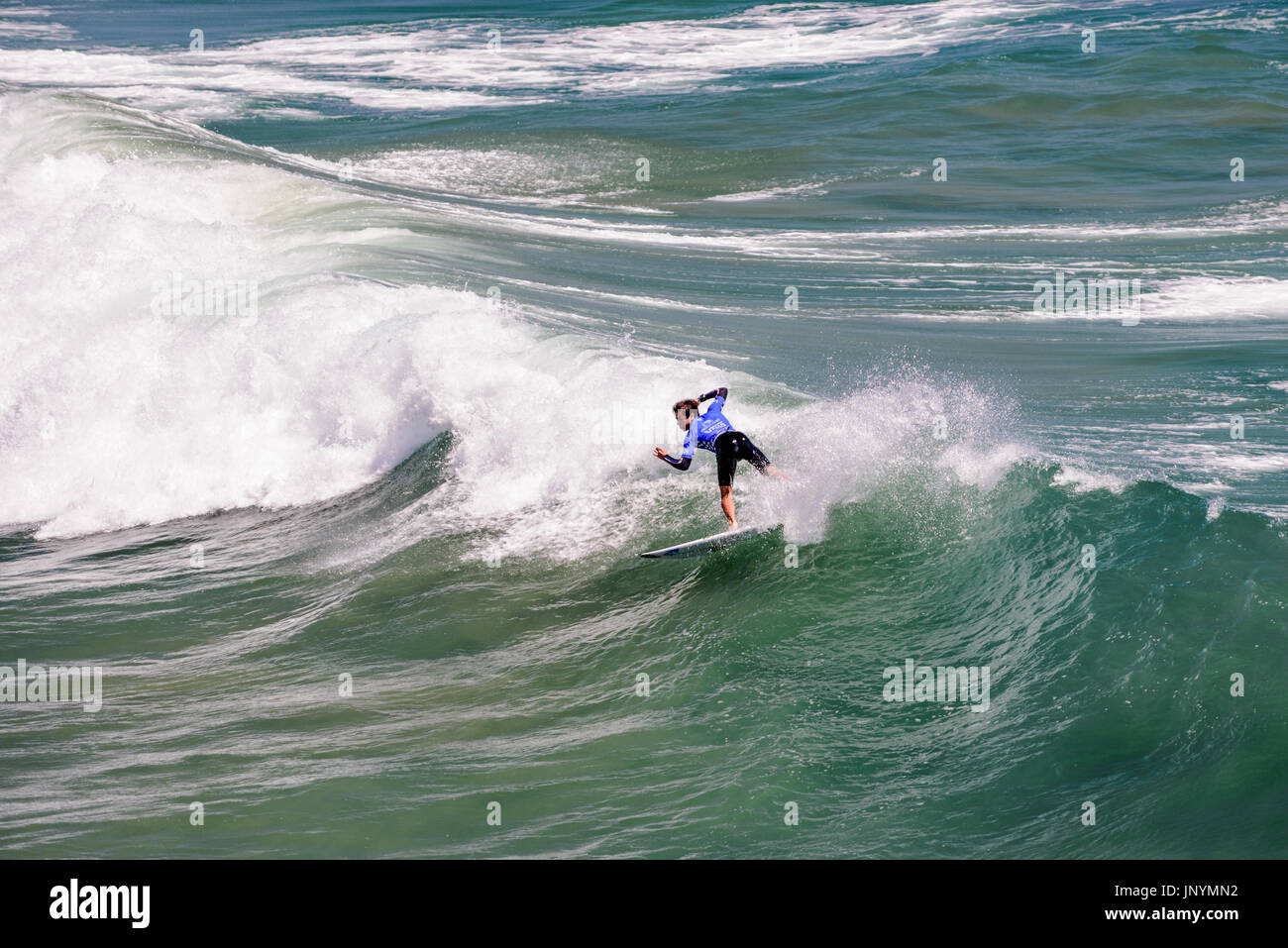 Huntington Beach, FL, USA. 30. Juli 2017. Surfer Johnny Corzo (MEX) konkurriert in der letzten Runde des Wettbewerbs an den 2017 VANS US Open von Surfen Trials. Bildnachweis: Benjamin Ginsberg/Alamy Live-Nachrichten. Stockfoto