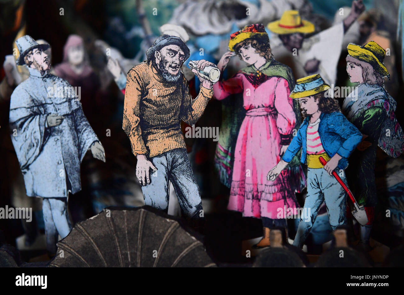 Schmiedebach, Deutschland. 6. Juli 2017. Figuren aus Papier können im Papier Theatermuseum in Schmiedebach, Deutschland, 6. Juli 2017 gesehen werden. Ein paar begann vor rund 15 Jahren Papiertheater zu sammeln. Ihre Schätze befinden sich an der Old-School, wo sie ein kleines privates Museum gegründet. Foto: Martin Schutt/Dpa-Zentralbild/Dpa/Alamy Live News Stockfoto