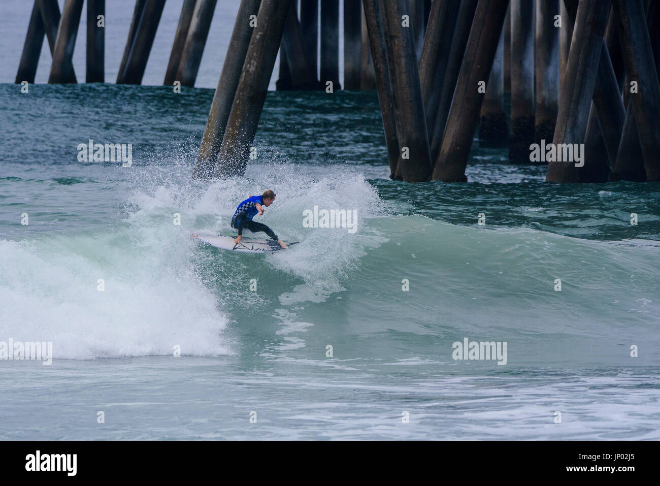 Huntington Beach, FL, USA. 31. Juli 2017. Timothee Bisso (GLP) konkurriert in Runde 1 des Wettbewerbs auf den 2017 VANS uns Open of Surfing. Bildnachweis: Benjamin Ginsberg/Alamy Live-Nachrichten. Stockfoto