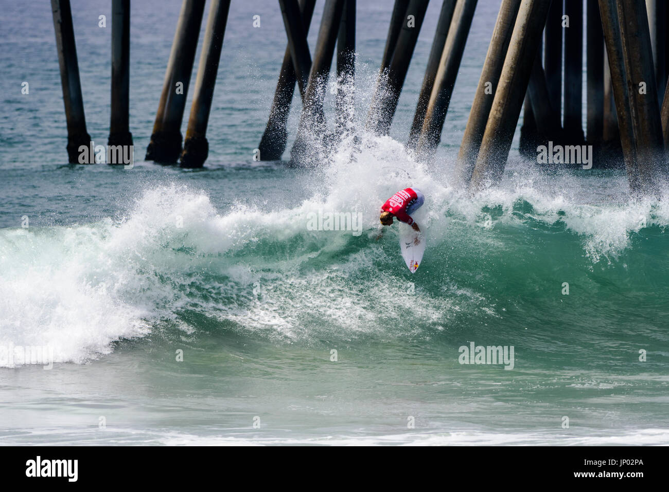 Huntington Beach, FL, USA. 31. Juli 2017. Lokale Welt Tour Surfer Kolohe Andino (USA) gewinnt seinen Vorlauf in der 2. Runde des Wettbewerbs auf den 2017 VANS uns Open of Surfing. Bildnachweis: Benjamin Ginsberg/Alamy Live-Nachrichten. Stockfoto