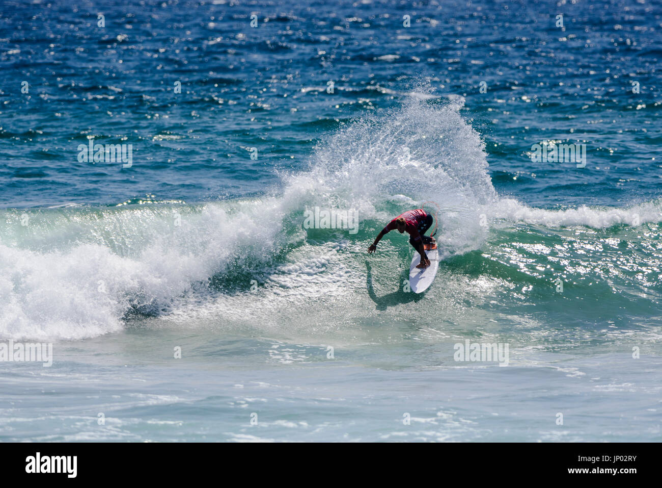 Huntington Beach, FL, USA. 31. Juli 2017. Josh Kerr (AUS) angetrieben hat, damit eine Runde 2 Wärme-Sieg bei den 2017 VANS uns Open of Surfing. Bildnachweis: Benjamin Ginsberg/Alamy Live-Nachrichten. Stockfoto