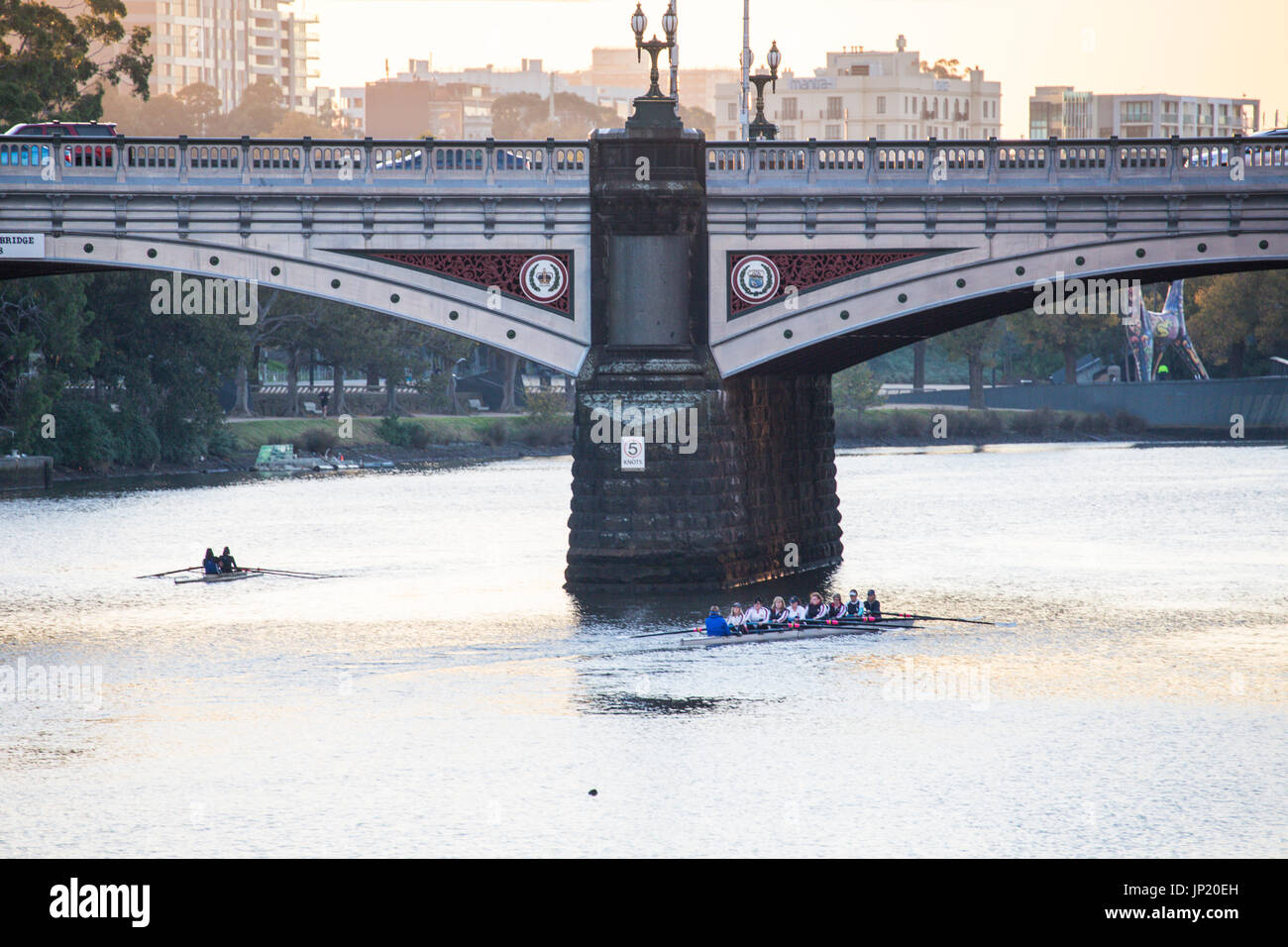 Melbourne, Victoria, Australien - 7. Mai 2013: Ewern am Yarra River, Melbourne, Australien, am frühen Morgen Stockfoto