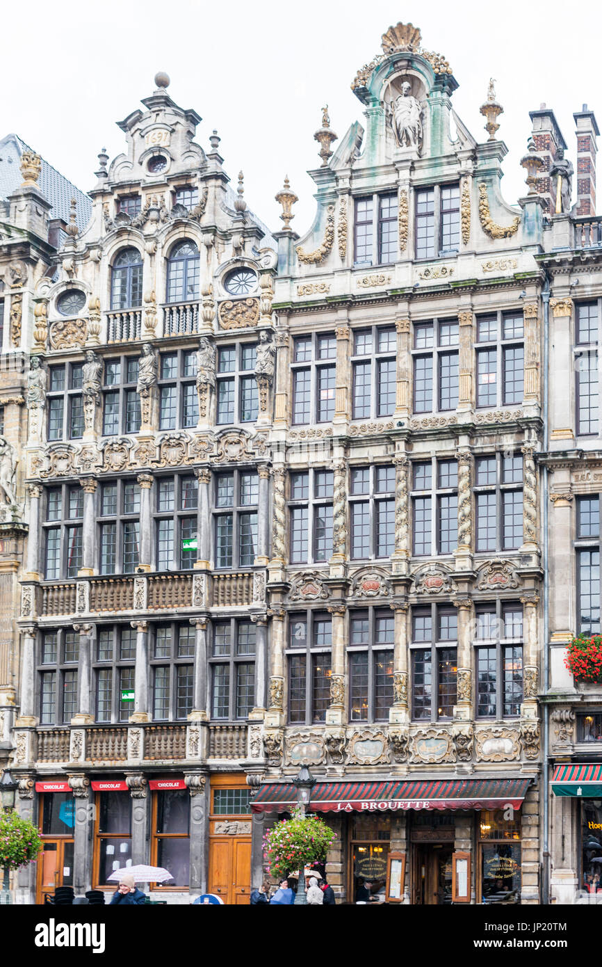 Brüssel, Belgien - 13. Oktober 2013: Haus der Herzöge von Brabant in der Grande Place Brüssel im Regen. Stockfoto