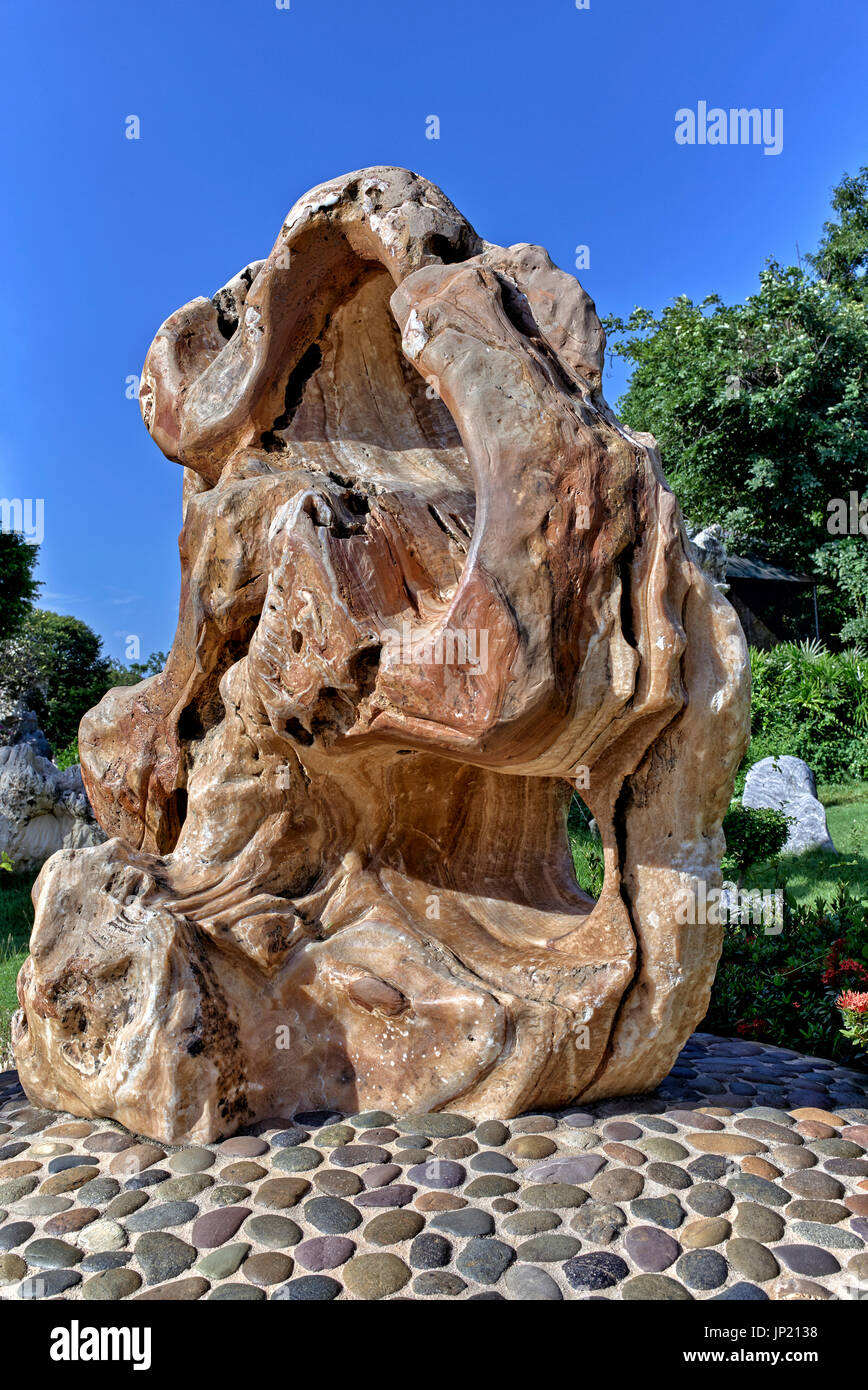 Ungewöhnliche Felsen und Steinbildung. Natürliche geologische ungerade Formen, Stockfoto