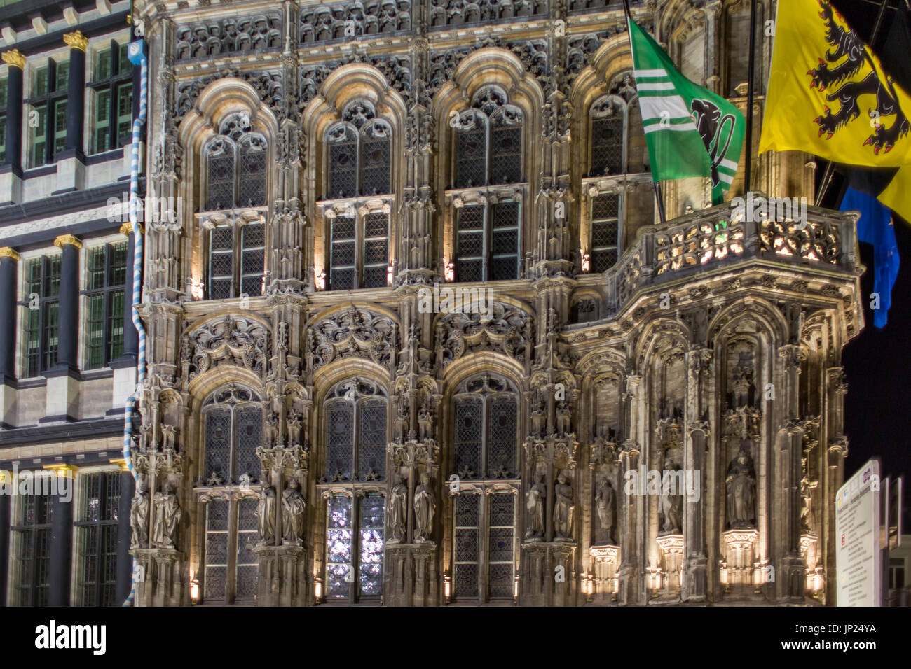 Rathaus fassade -Fotos und -Bildmaterial in hoher Auflösung – Alamy