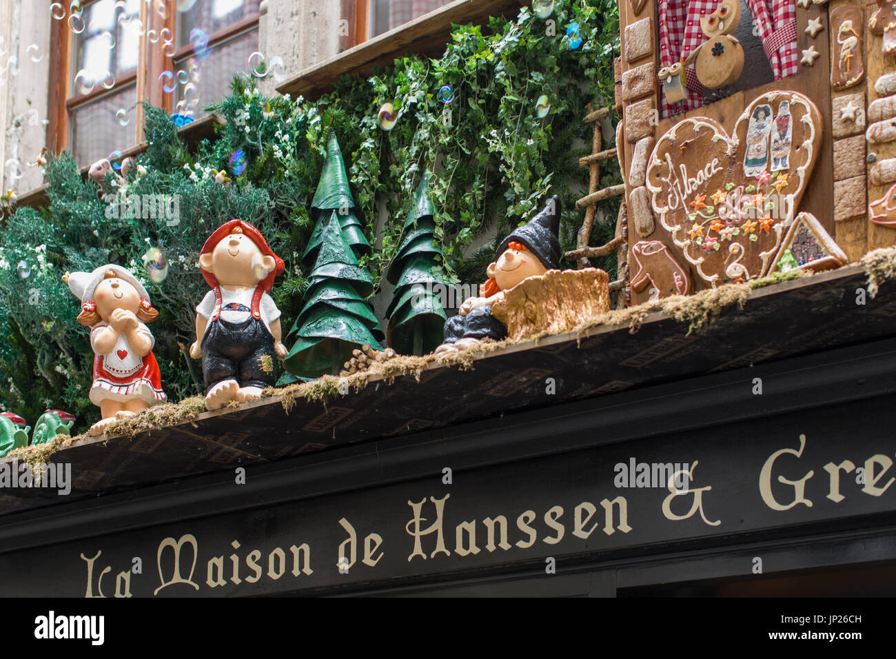 Straßburg, Elsass, Frankreich - 3. Mai 2014: Schaufenster der Geschenk-Shop La Maison de Hanssen & Gretel in Straßburg, Frankreich Stockfoto
