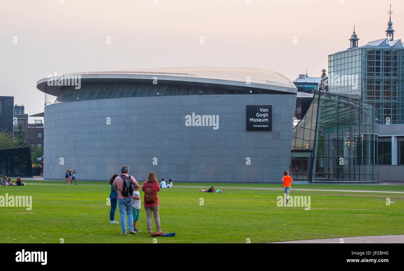 Van-Gogh-Museum im Museum Square in Amsterdam - AMSTERDAM - Niederlande Stockfoto