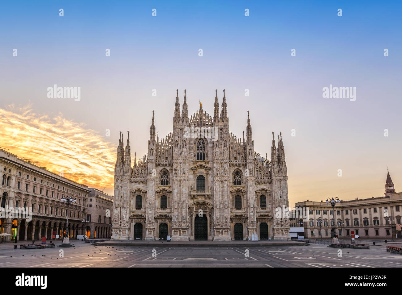 Mailänder Dom (Duomo Mailand) bei Sonnenaufgang, Milan (Milano), Italien Stockfoto