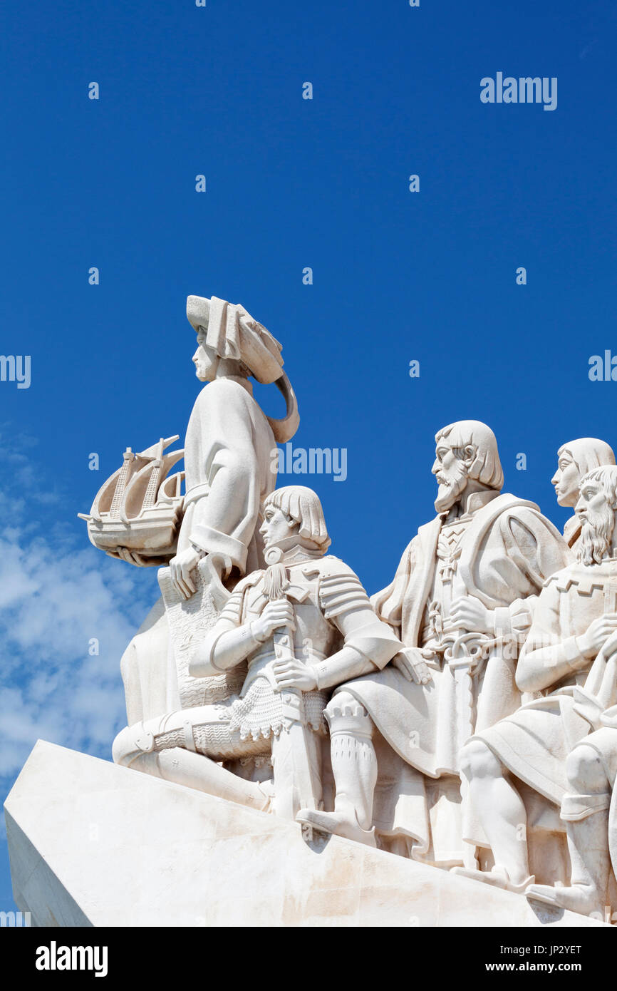 Prinz Heinrich der Seefahrer, führt das Denkmal der Entdeckungen in Belem, Lissabon, Portugal. Stockfoto