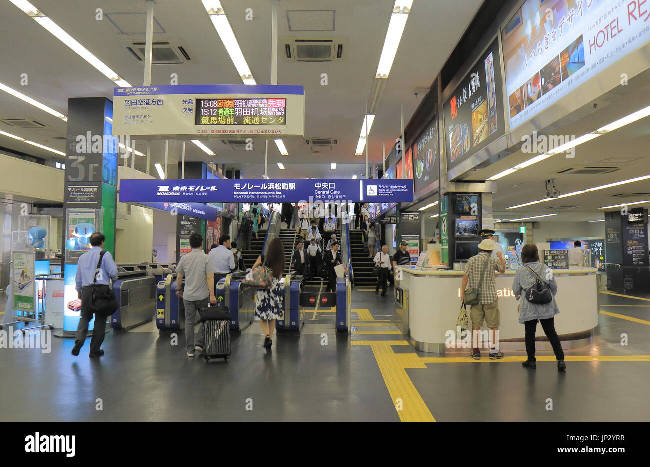 Die Leute Reisen in Tokyo Monorail-Station in Tokio. Stockfoto