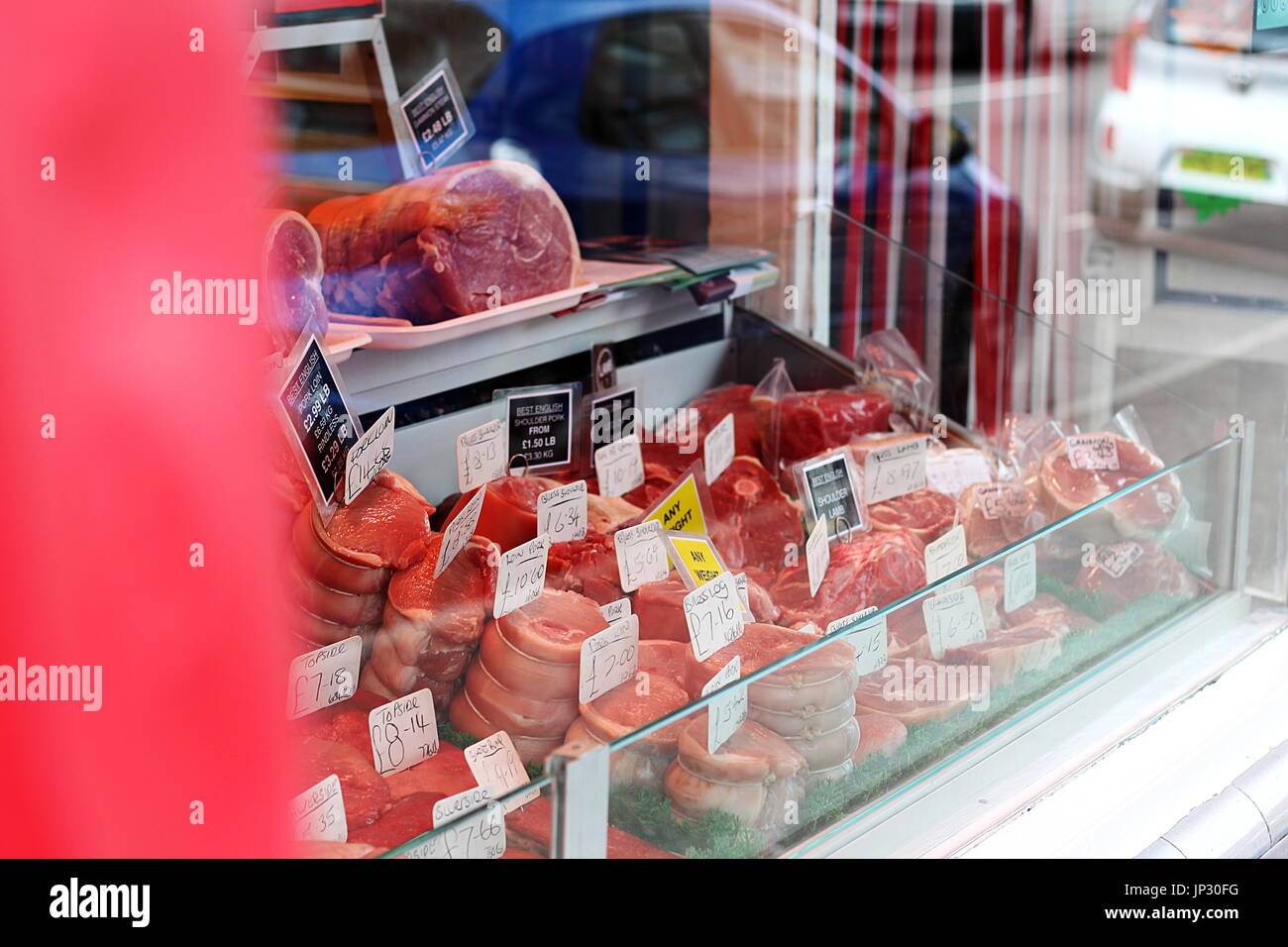 High Street Metzgerei Fenster des Fleisches, in Woodseats, Sheffield Stockfoto