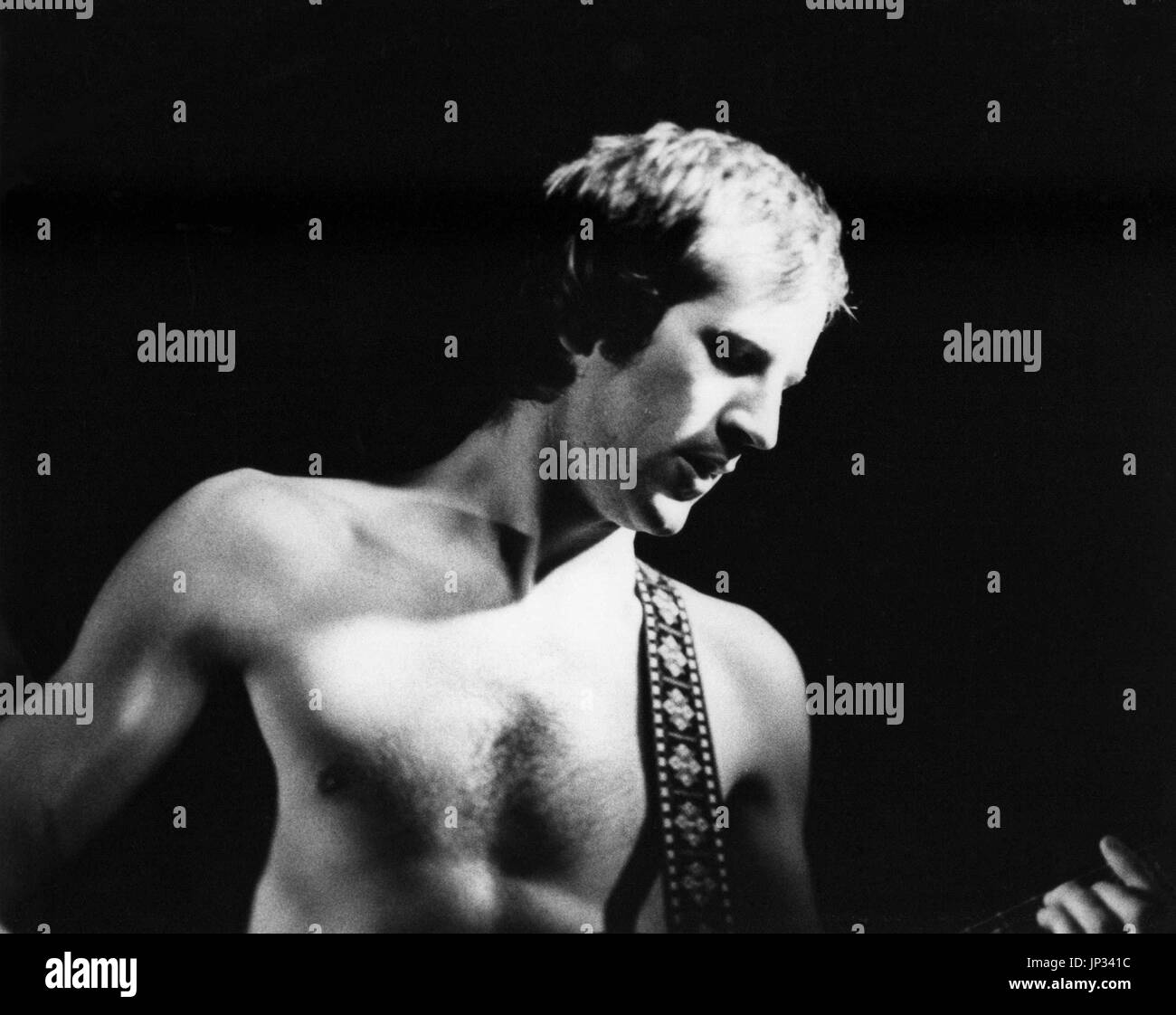 Howard Pickup, führt Gitarrist im britischen New-Wave-Rock-Band The Adverts live auf der Bühne in London, England am 26. Juli 1978. Stockfoto