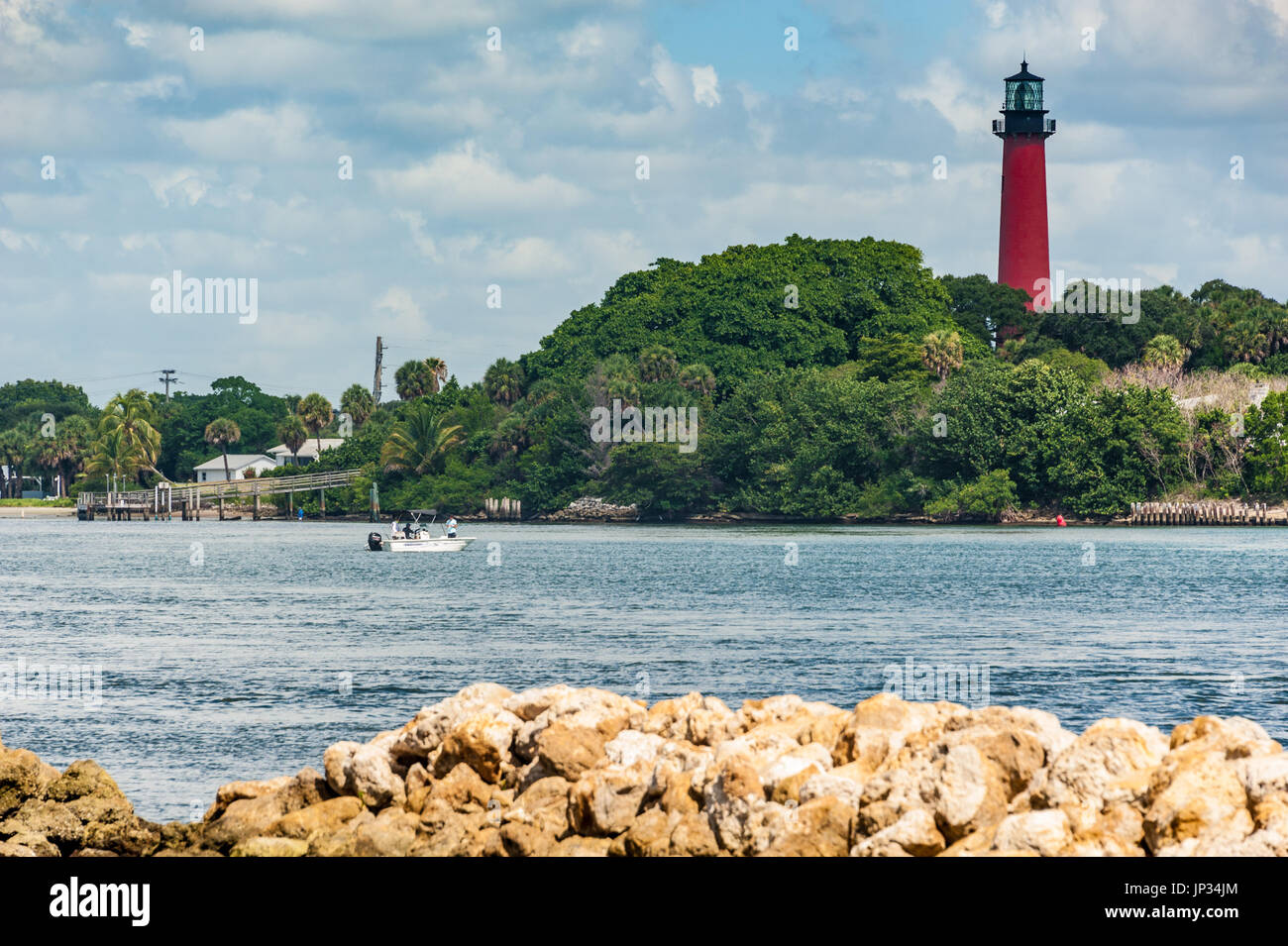 Der 1860 Jupiter Inlet Leuchtturm steht Sentinel Südosten Floridas Küste in Jupiter, Florida. (USA) Stockfoto