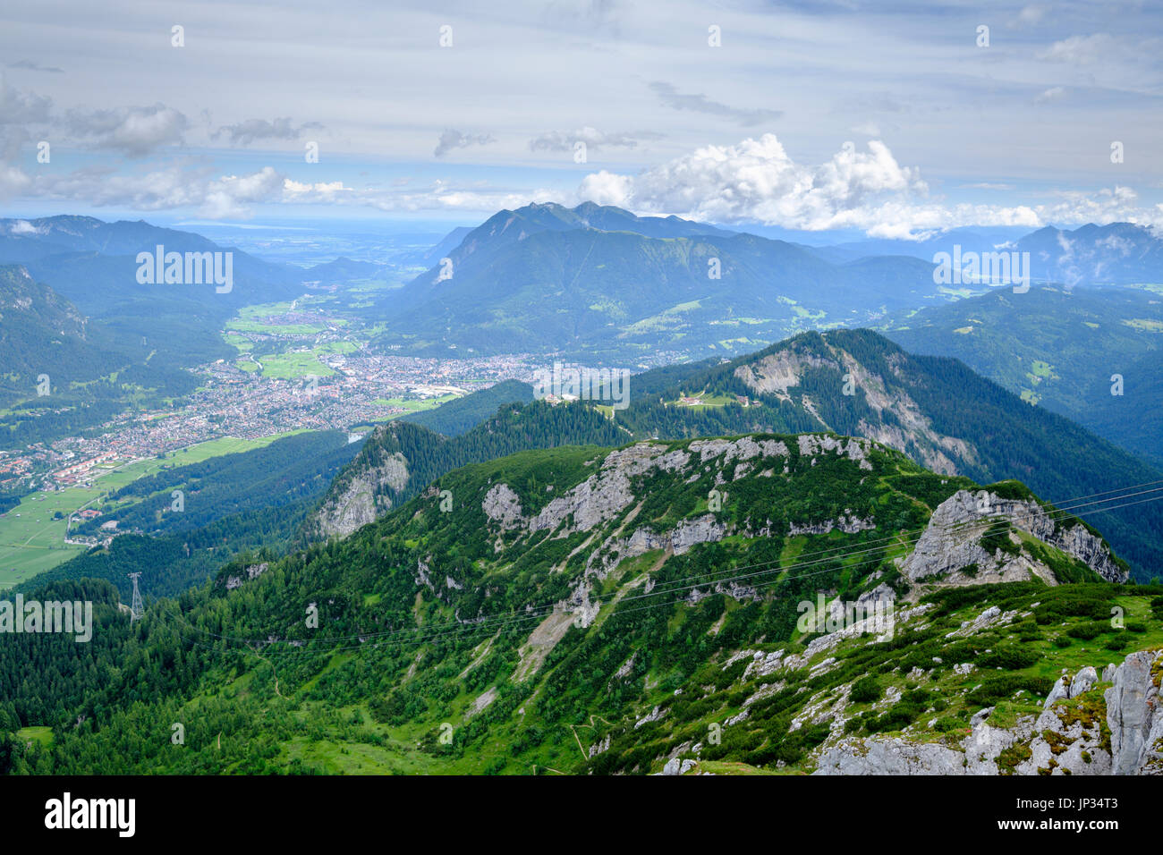 Blick von der Alpspitze über Garmisch Partenkirchen, Garmisch-Partenkirchen, Upper Bavaria, Bavaria, Germany Stockfoto