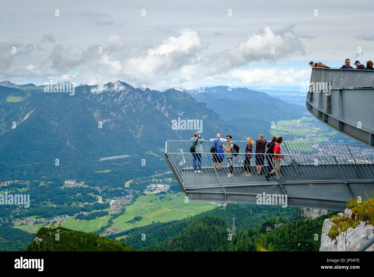 AlpspiX und die Aussicht von der Alpspitze über Garmisch Partenkirchen, Garmisch-Partenkirchen, Upper Bavaria, Bavaria, Germany Stockfoto