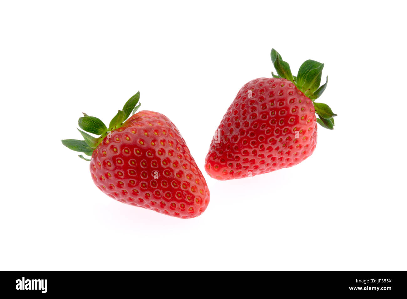 Zwei frische Erdbeeren auf weißem Hintergrund isoliert Stockfoto