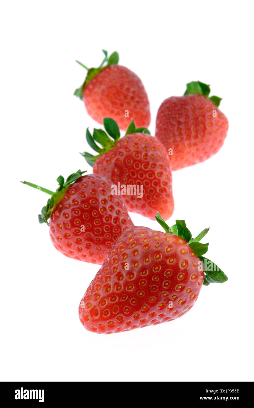 Fünf frische Erdbeeren auf weißem Hintergrund isoliert Stockfoto