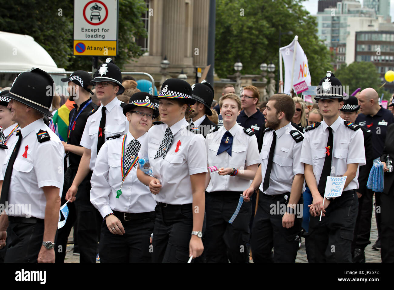 Merseyside Polizisten, die Teilnahme an der Liverpool Pride parade durch Liverpool Stadtzentrum 2017 Stockfoto