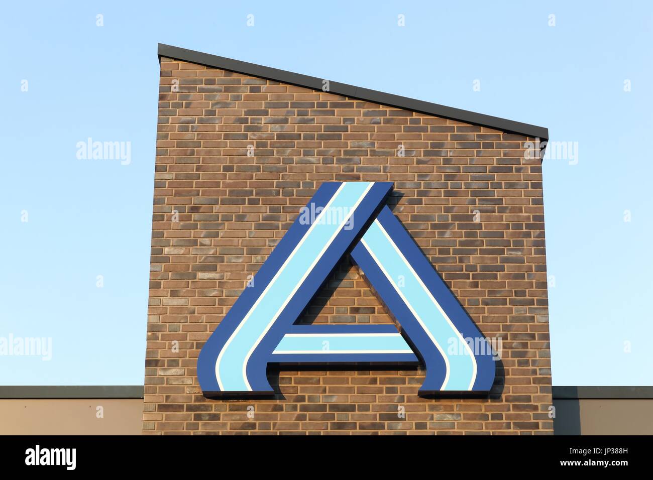 Dortmund, Deutschland - 21. Juli 2017: Aldi Logo auf eine Wand. Aldi ist einer der führenden globalen Rabatt Supermarktkette mit über 10 000 Filialen in 18 Ländern Stockfoto