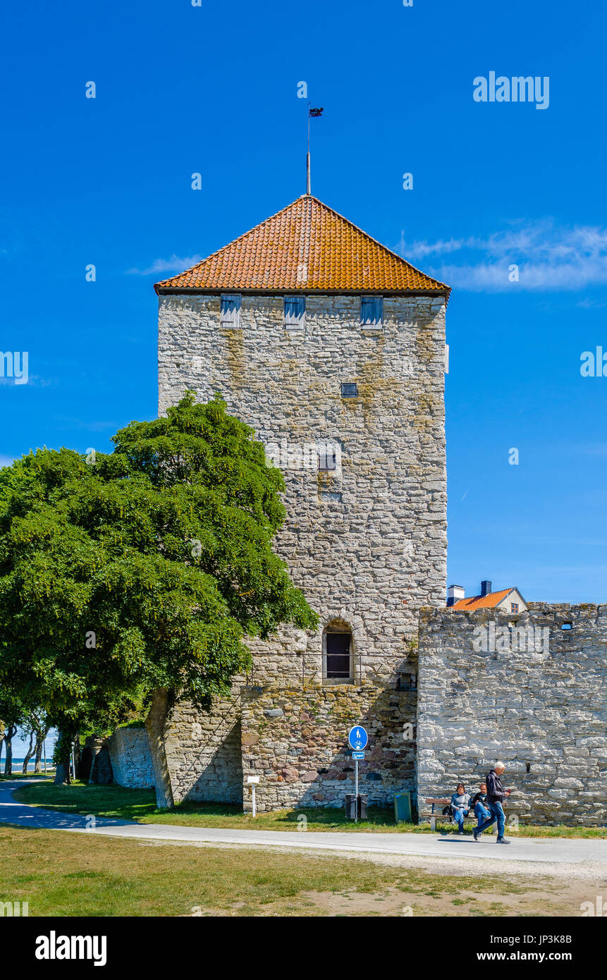Pulverturm. Einer der bekannteren Türme in der Ringmauer von Visby. Stockfoto
