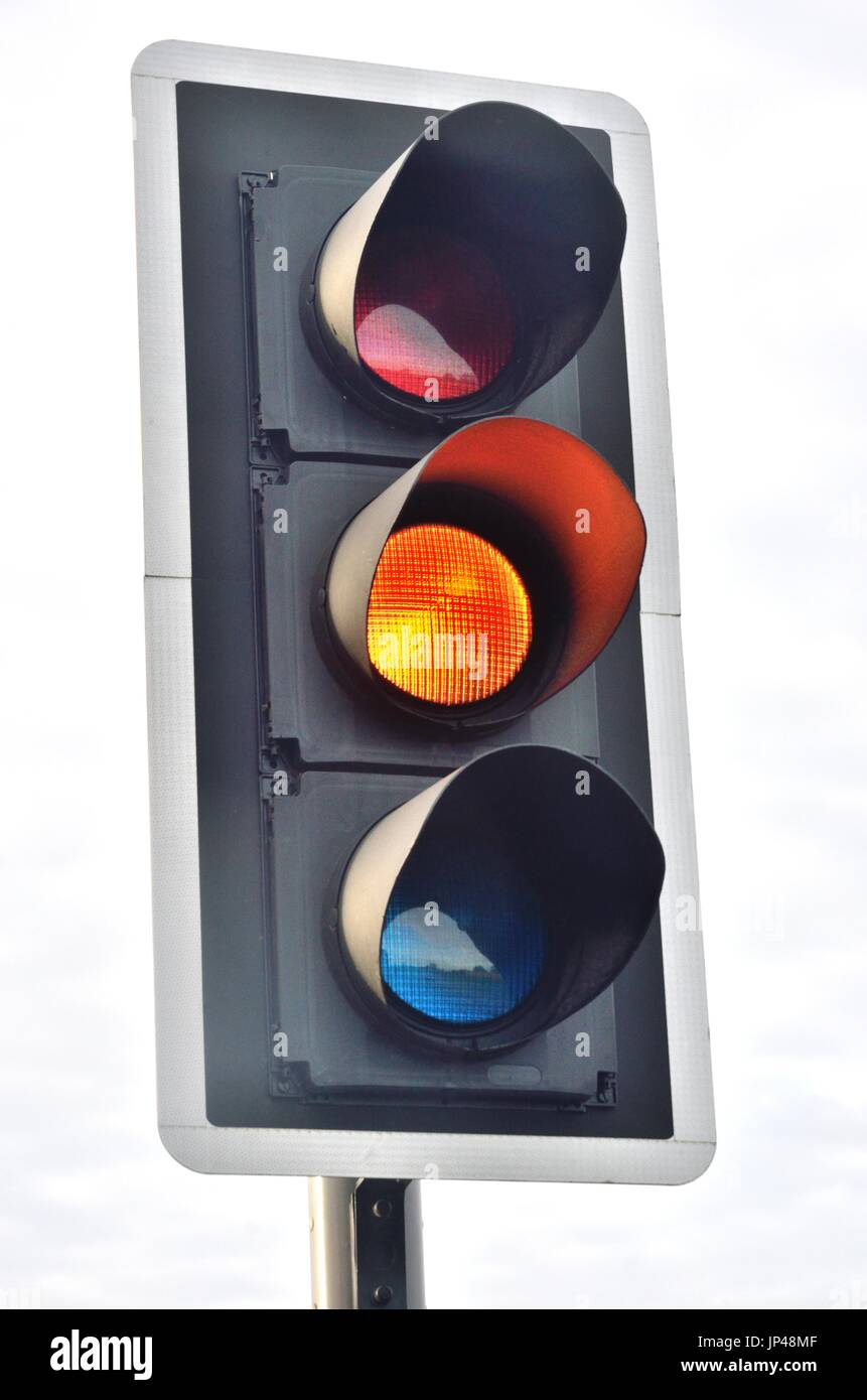Ampel-Signal im Amber Stockfoto