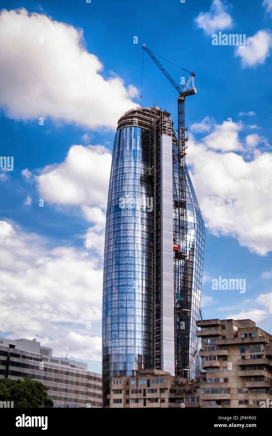 London, South Bank.One Blackfriars, neue moderne Glas verkleideten Wolkenkratzer Gebäude des Architekten Ian Simpson für Berkeley Häuser St.George Marke. Stockfoto
