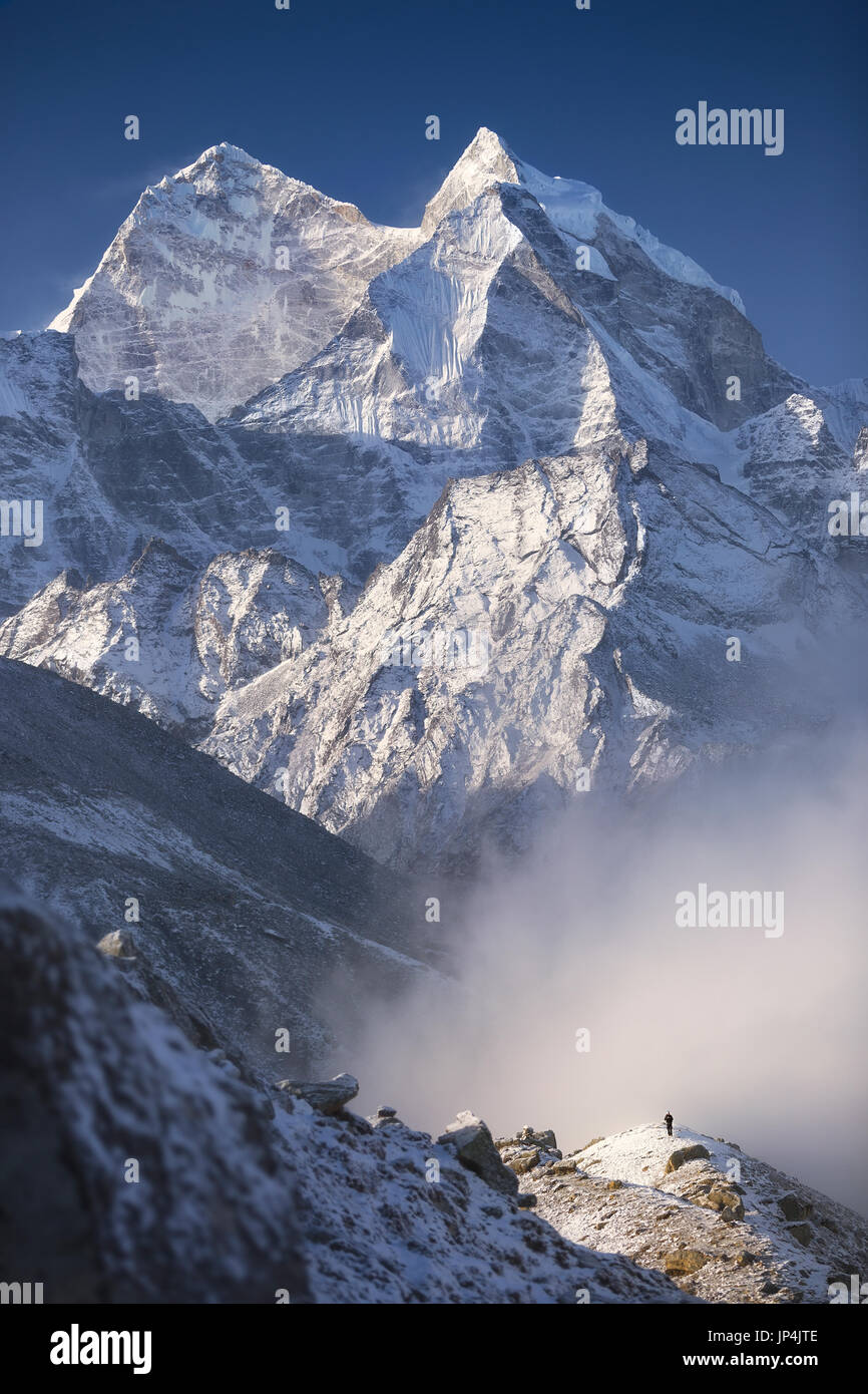 Nepal, Everest-Region, Ansicht des Kantega Peak (6.782 m) vom Hügel in der Nähe von Pheriche Dorf (4.371 m). Stockfoto