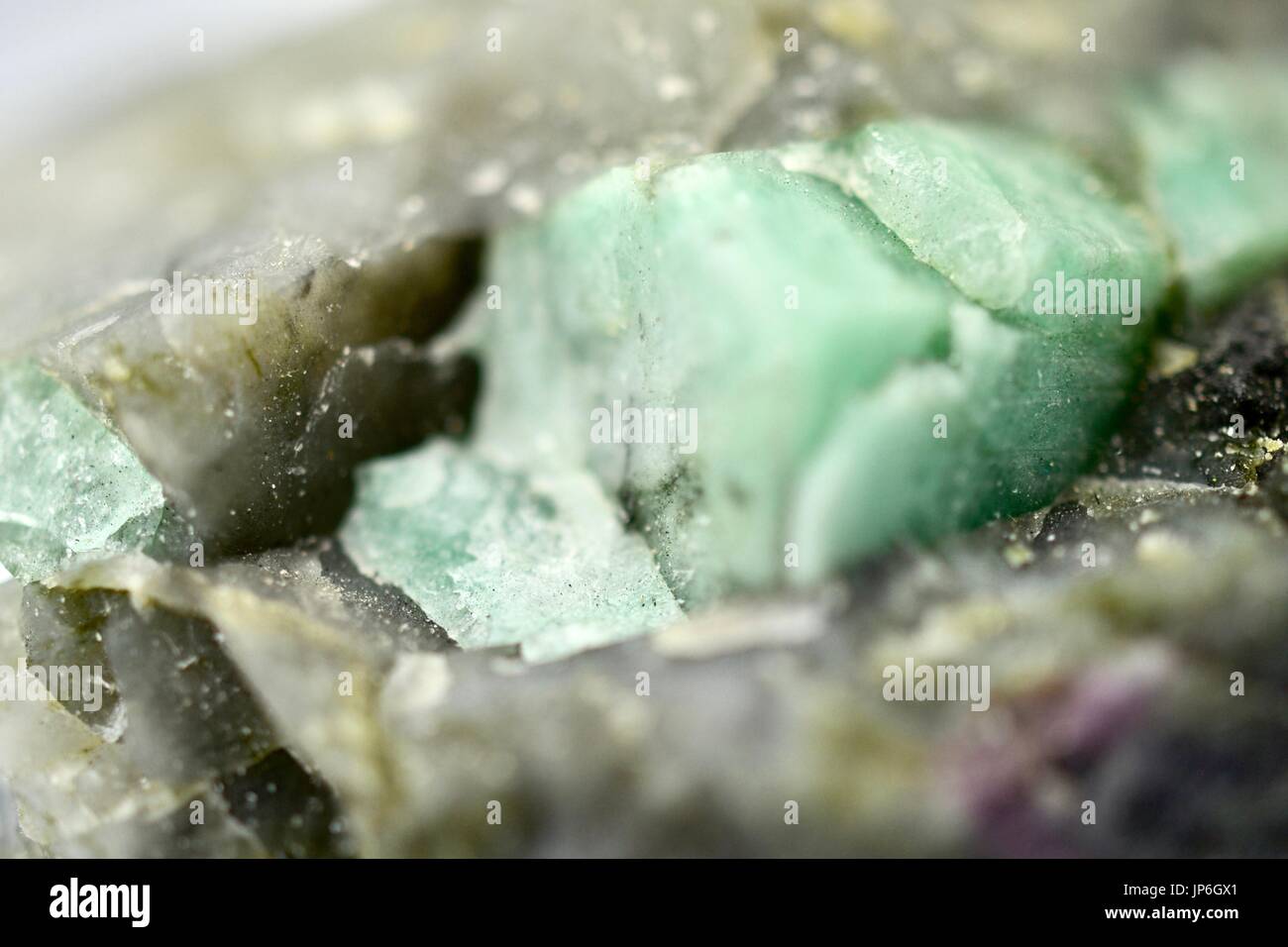 Grobe brasilianischen Smaragd Edelstein Stockfoto