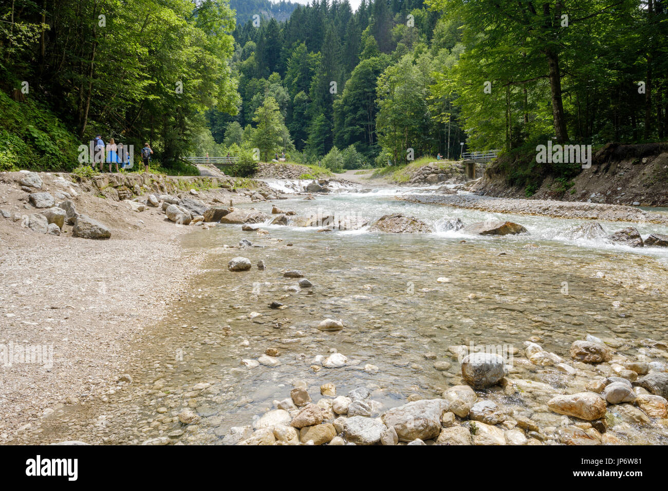 Wanderweg und Partnach River in der Nähe von Partnachklamm - Partnachklamm, Garmisch-Partenkirchen, Upper Bavaria, Bavaria, Germany Stockfoto