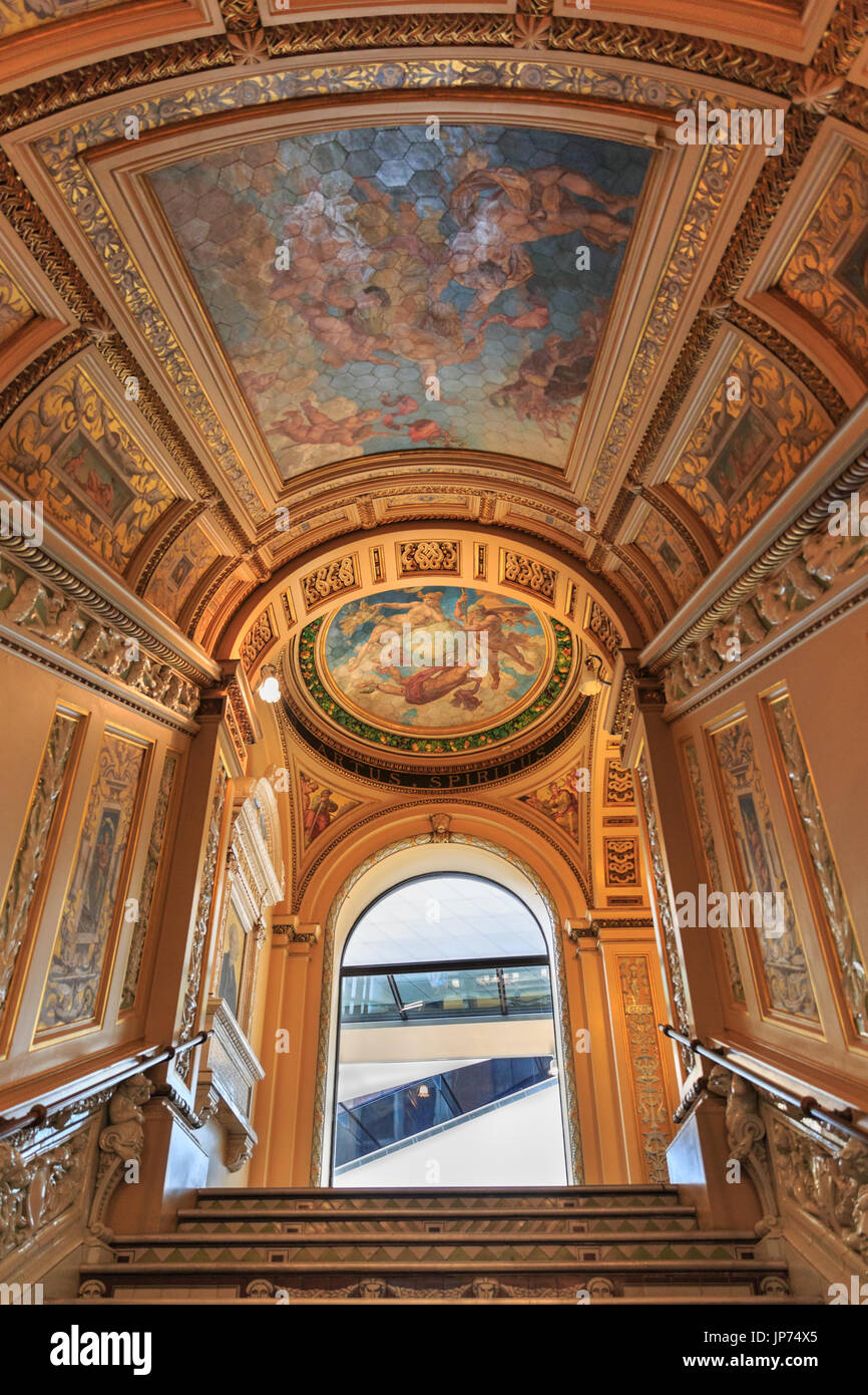 Dekorative Wand Bilder, Decken, Fresko und Treppen im Victoria und Albert Museum, London Stockfoto