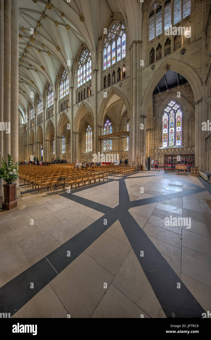 Kathedrale und Metropolitical Kirche des Heiligen Petrus in York, England, allgemein bekannt als York Minster ist eine der größten Kathedralen der Welt Stockfoto