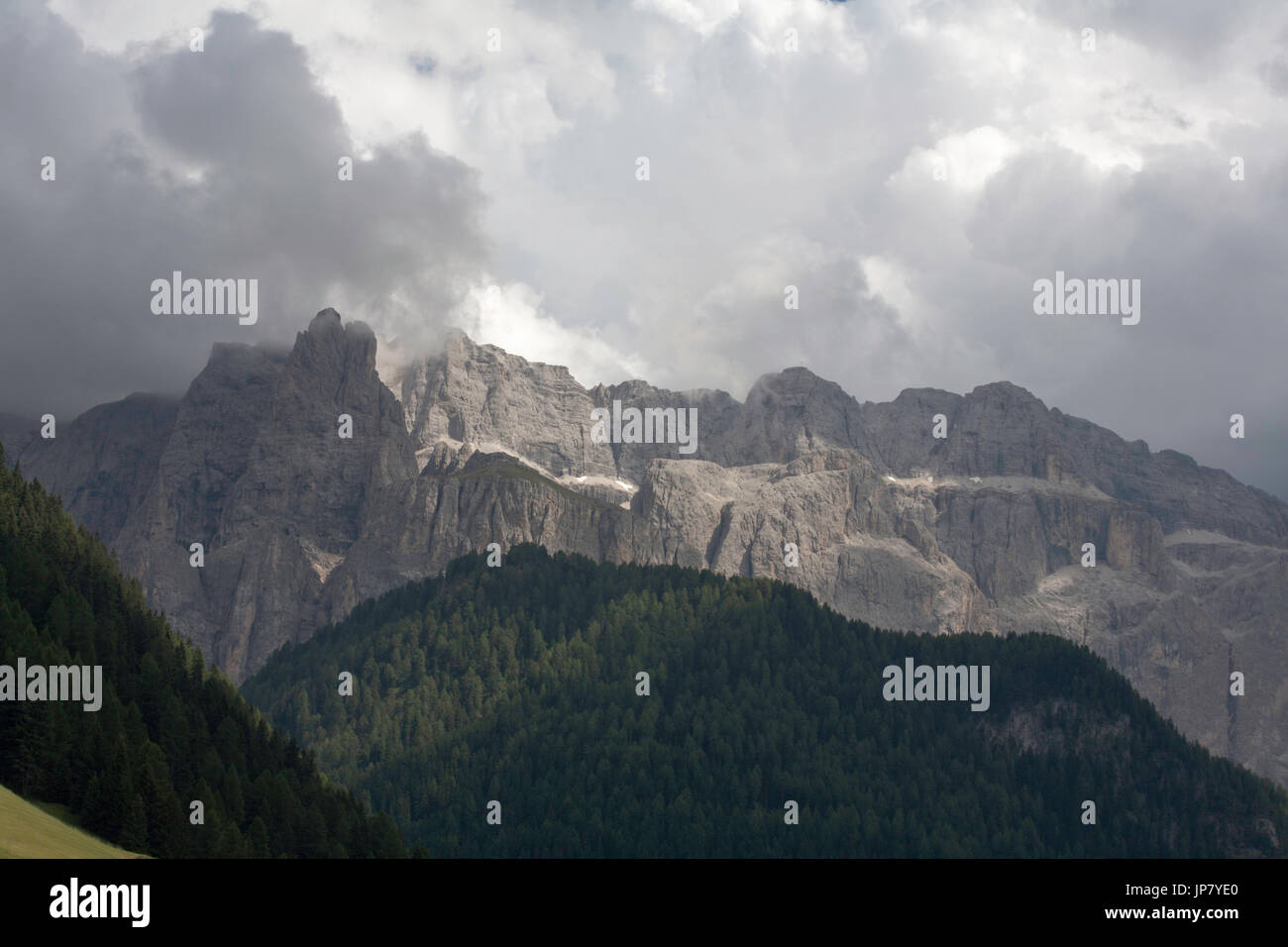 Die westliche Gesichter der Sella Gruppe, Gruppo Del Sella Wolkenstein oder Wolkenstein in The Val Gardena oder Grodental der Dolomiten-Südtirol-Italien Stockfoto