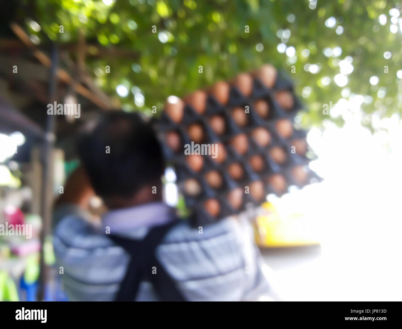 Menschen tragen Eiern panel Stockfoto