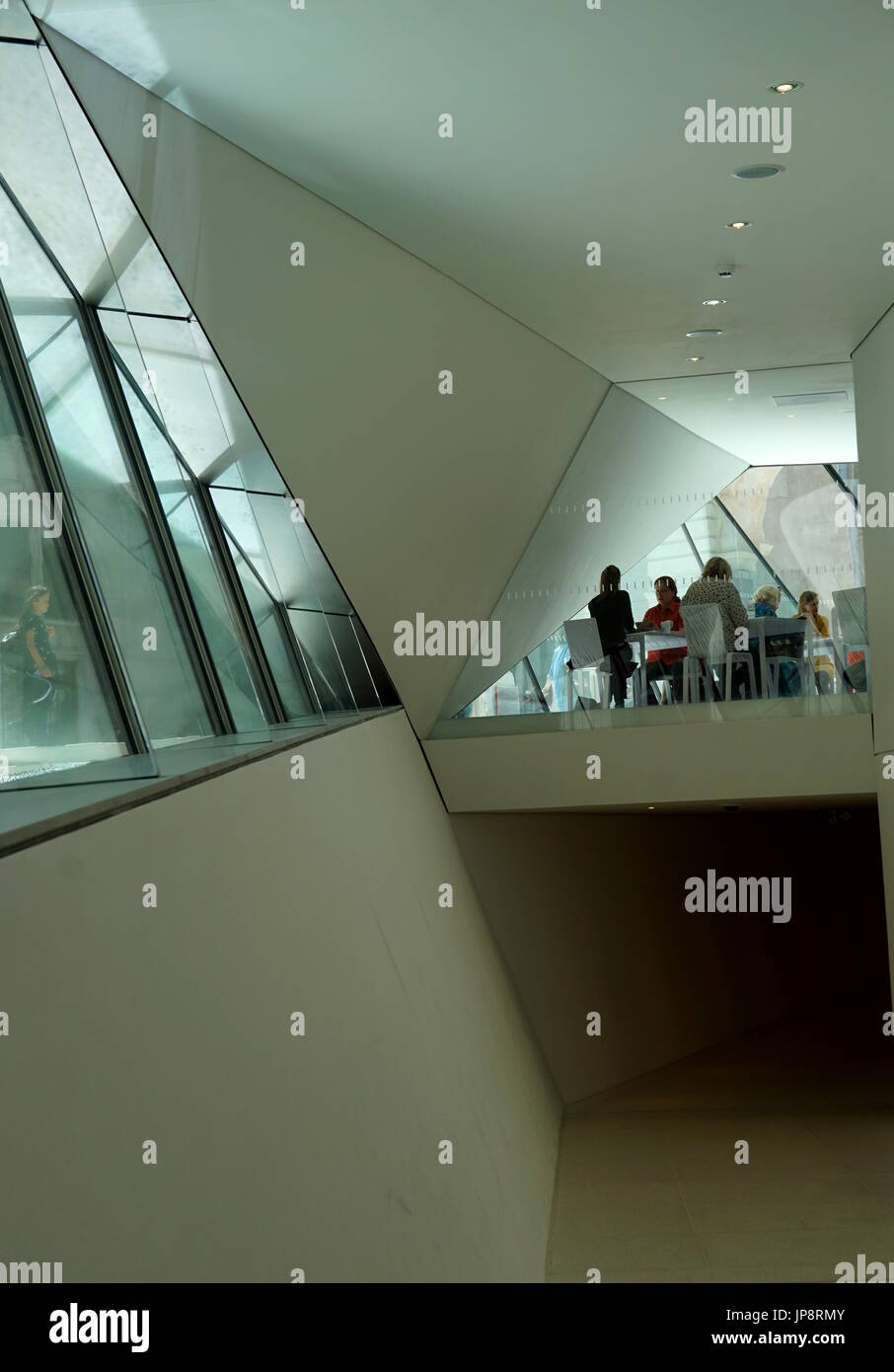 Pavillon-Cafe, Sackler Innenhof, Victoria und Albert Museum, London Stockfoto