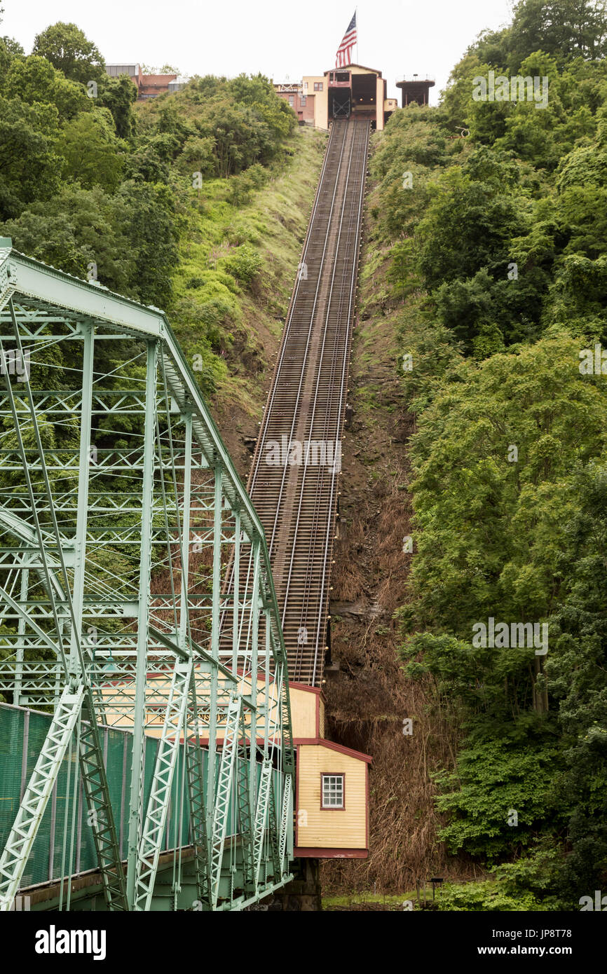 Johnstown, Pennsylvania - The Johnstown geneigte Fläche (Johnstown Neigung oder Johnstown geneigte Bahn) nimmt Fußgänger und Fahrzeuge, eine Klasse von Stockfoto