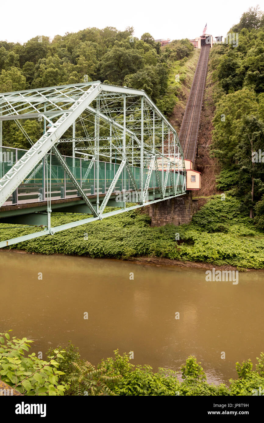 Johnstown, Pennsylvania - The Johnstown geneigte Fläche (Johnstown Neigung oder Johnstown geneigte Bahn) nimmt Fußgänger und Fahrzeuge, eine Klasse von Stockfoto