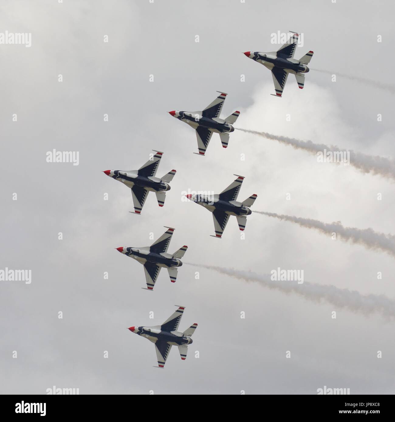 US Air Force Thunderbirds im Formationsflug auf 2017 Royal International Air Tattoo Stockfoto