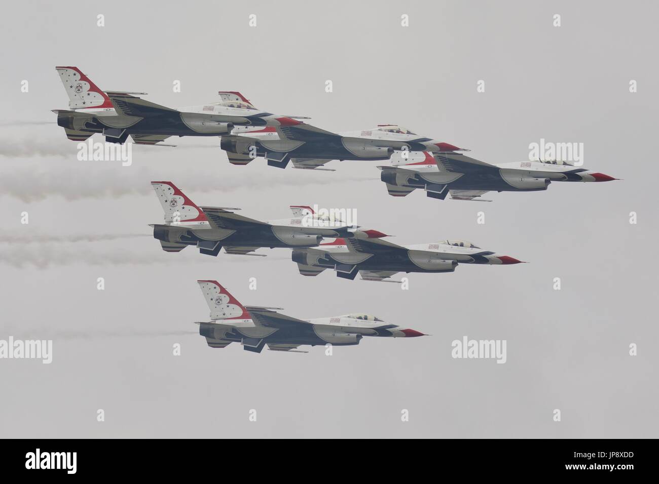 US Air Force Thunderbirds im Formationsflug auf 2017 Royal International Air Tattoo Stockfoto