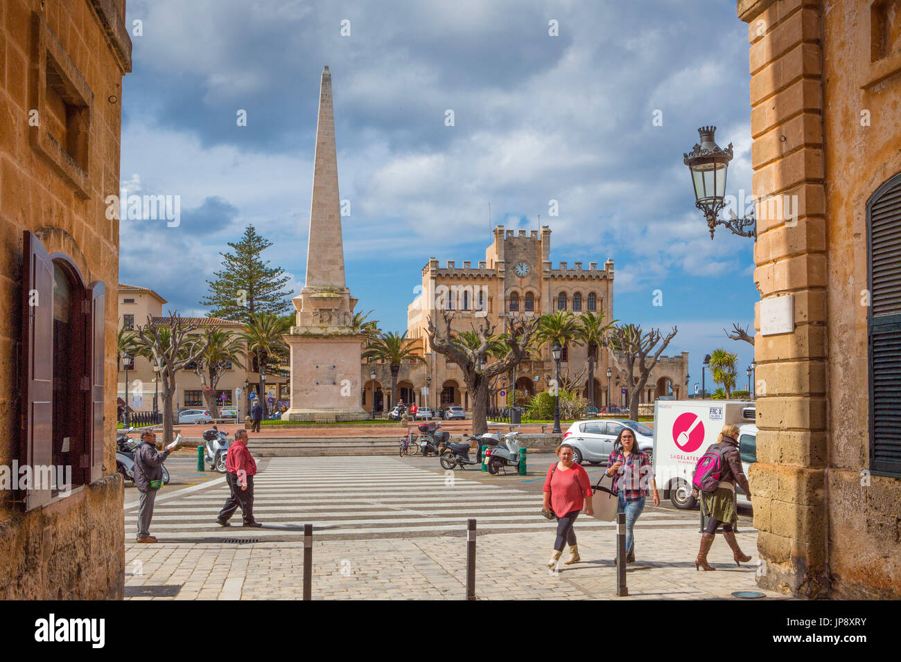 Spanien Balearen Insel Menorca, Ciutadella Stadt, Born-Platz und Rathaus, Stockfoto