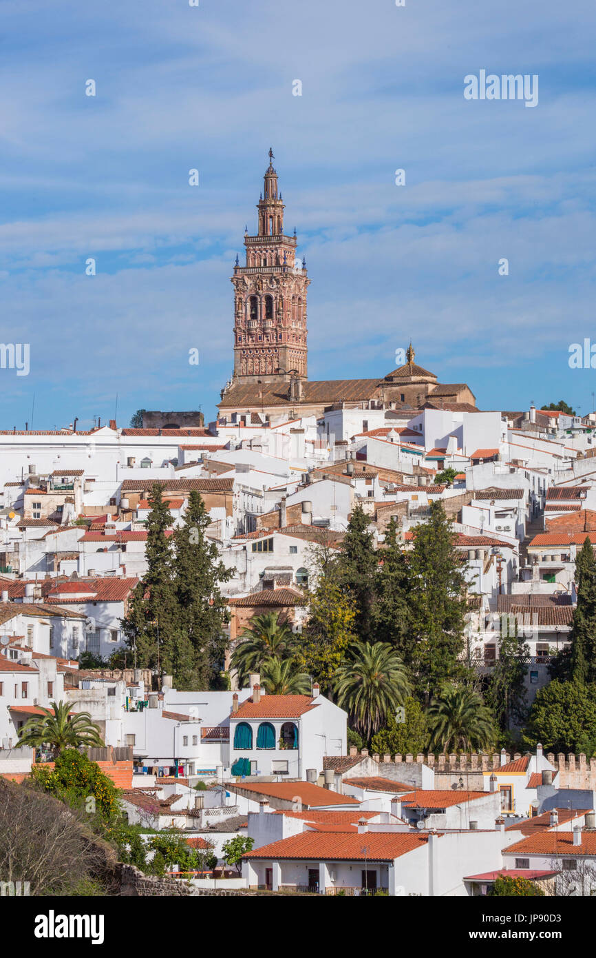 Spanien, Extremadura Region Jerez de Los Caballeros Stadt, San Miguel Church belry Stockfoto