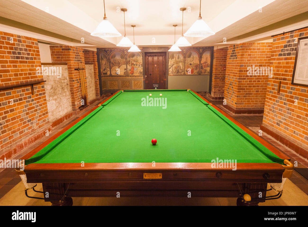 England, London, Greenwich, Eltham Palace, der Keller des Krieges Bunker-Billard-Tisch Stockfoto