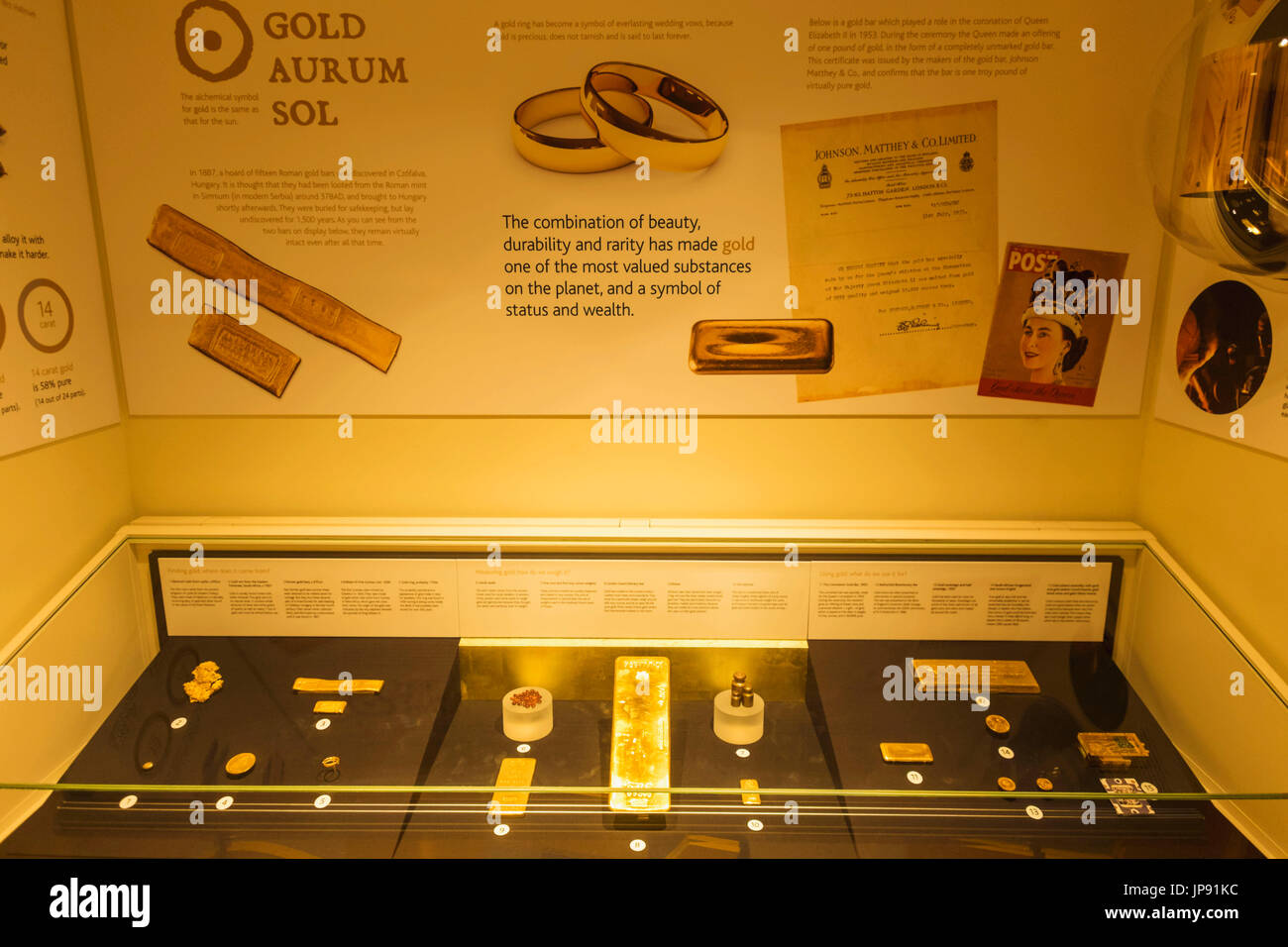 England, London, die Stadt, die Bank of England Museum, Anzeige der Gegenstände aus Gold Stockfoto