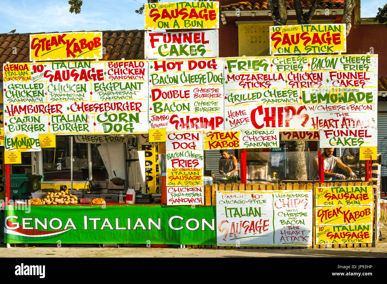 Speisen stehen, Calle Ocho Karneval, Little Havana, Miami, Florida Stockfoto