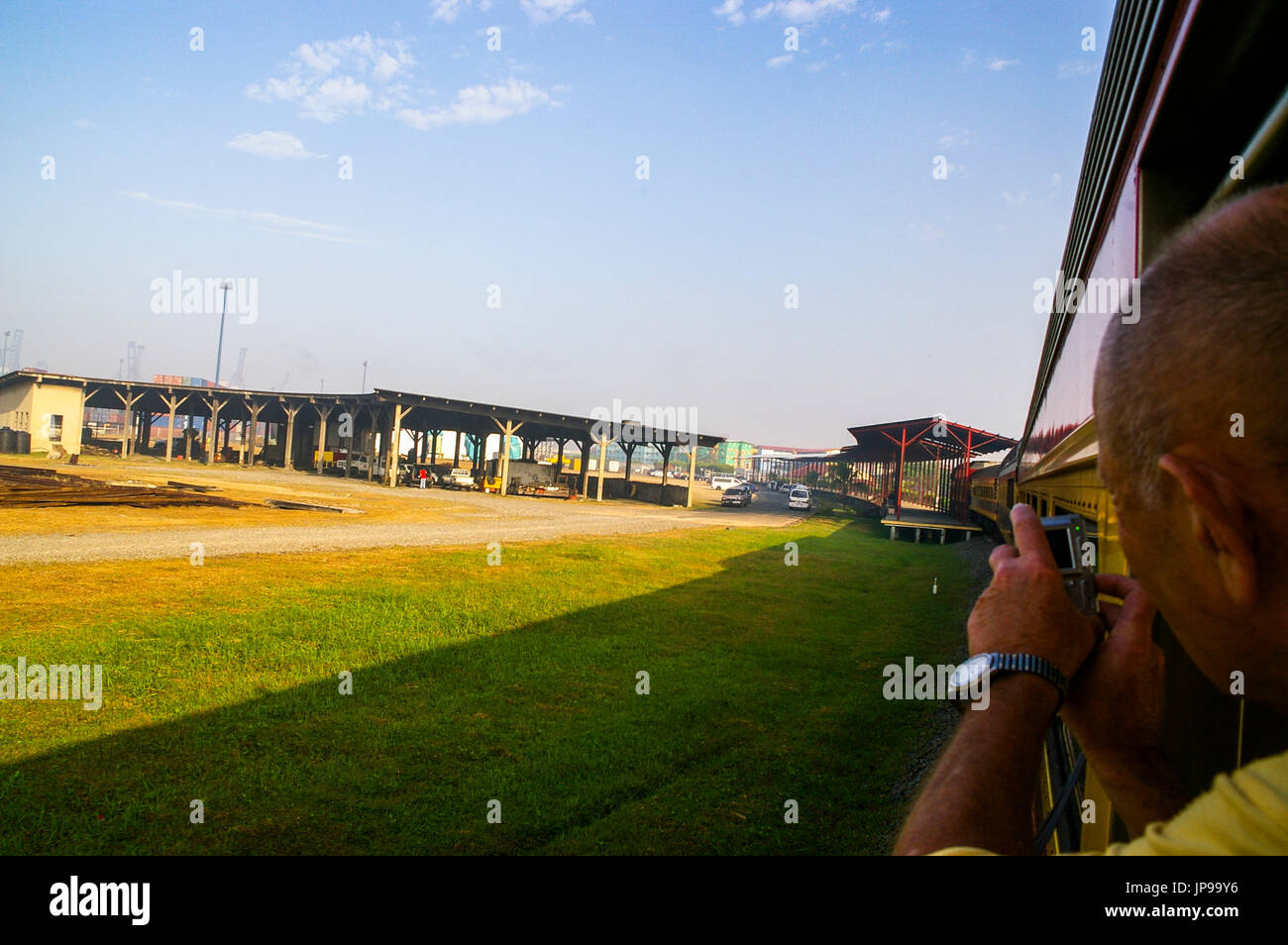 Bilder von der Panama Canal Railway Zug nähert sich den Bahnhof in Colon Stockfoto