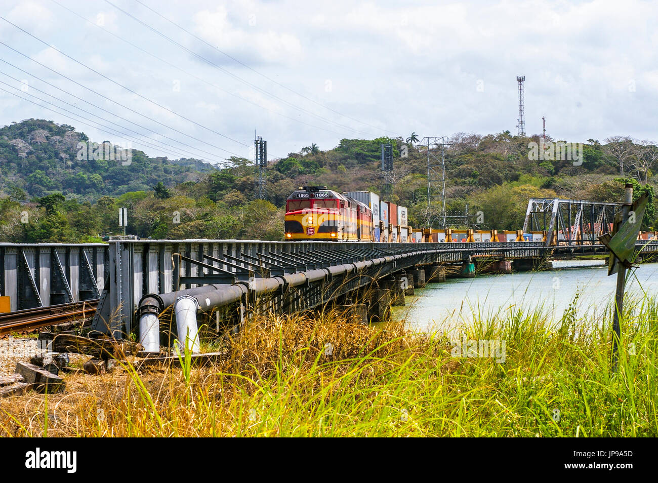 Bild von den Panama-Kanal Eisenbahn Zug unterwegs Gamboa Brücke über den Fluss Chagres Stockfoto