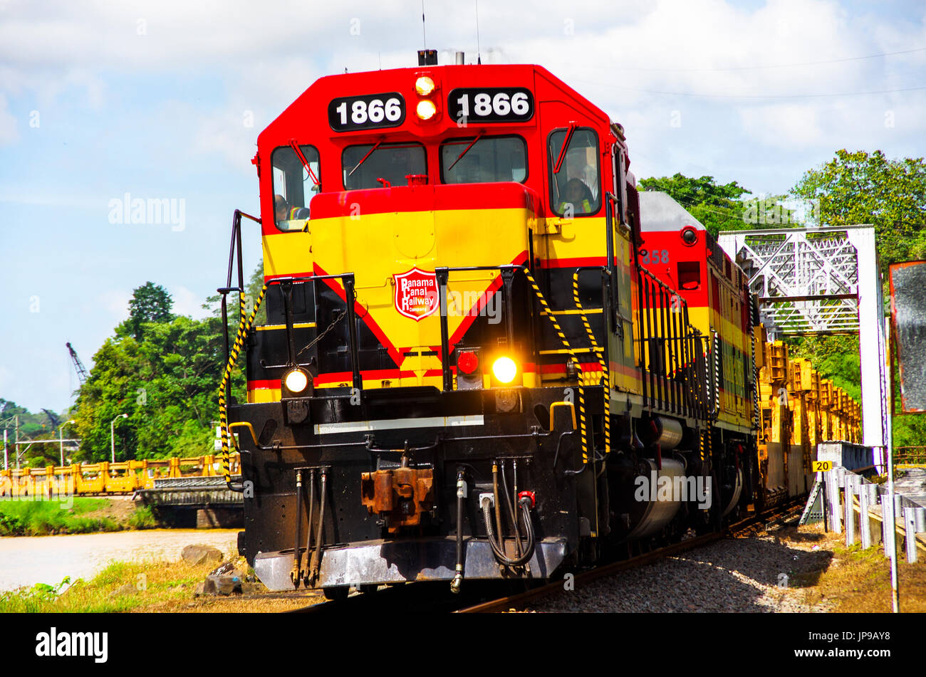 Panama Canal Railway train auf der Reise von Panama City nach Colon Gamboa-Brücke Stockfoto
