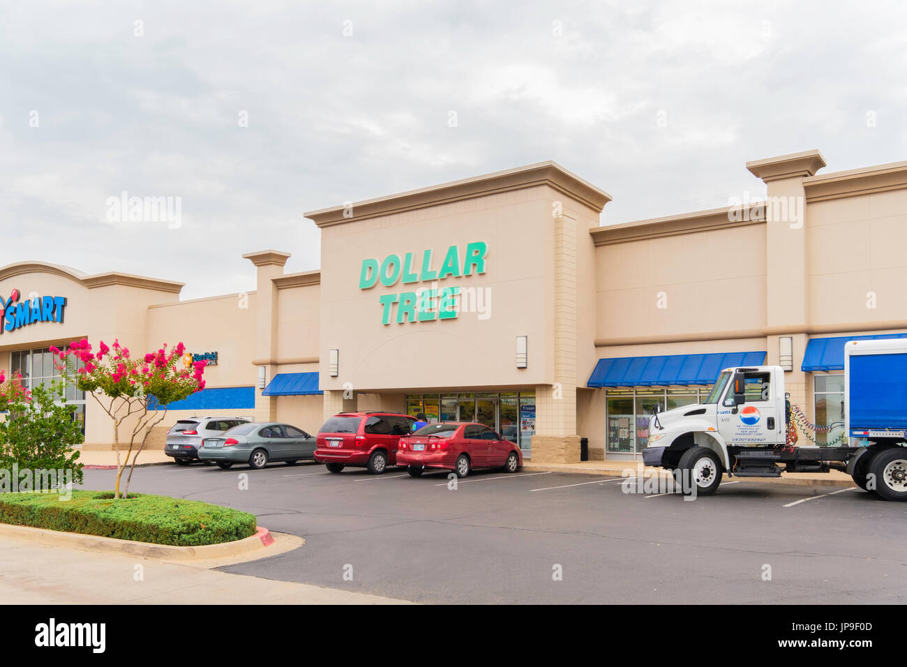 Ein DollarTree Shop in einem Einkaufszentrum in Oklahoma City, Oklahoma, USA. Alle Ware wird für einen Dollar verkauft. Stockfoto