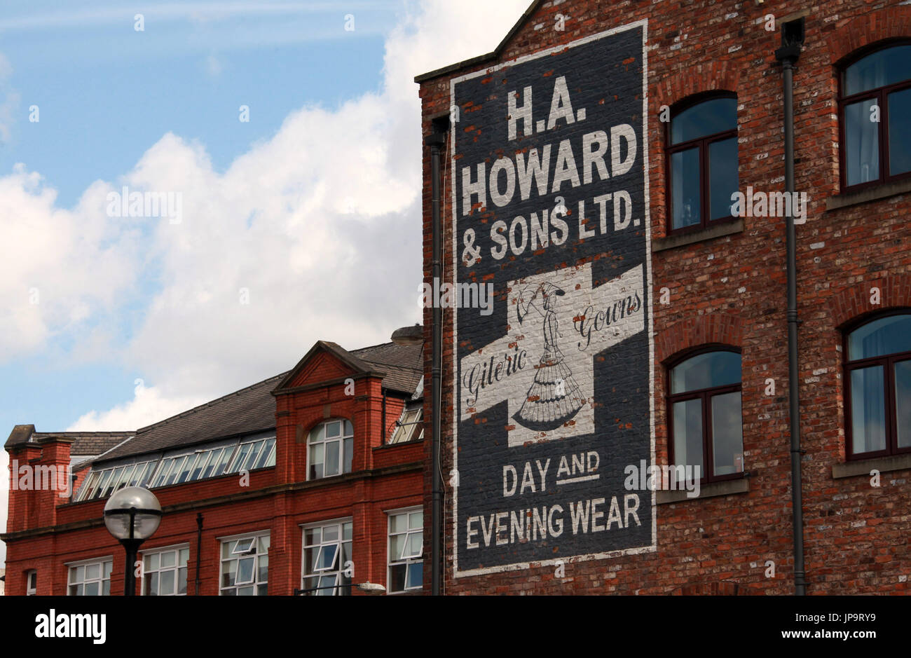 Alte bemalte Werbung auf Grundstück Ducie Street in Manchester Stockfoto